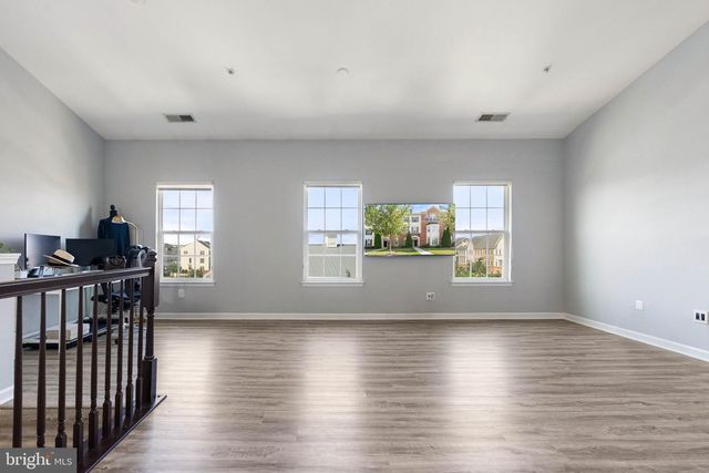 42565 BURBANK TER, Sterling, VA 20166