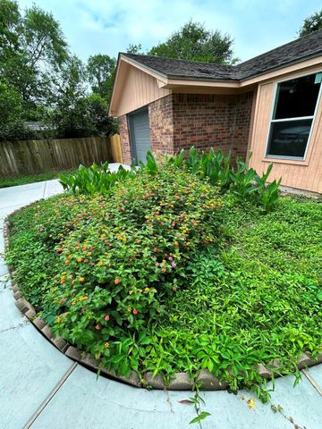 230 W Willwood Drive, Willis, TX 77378