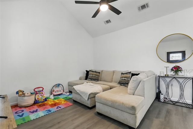 121 Collett Court, Weatherford, TX 76088