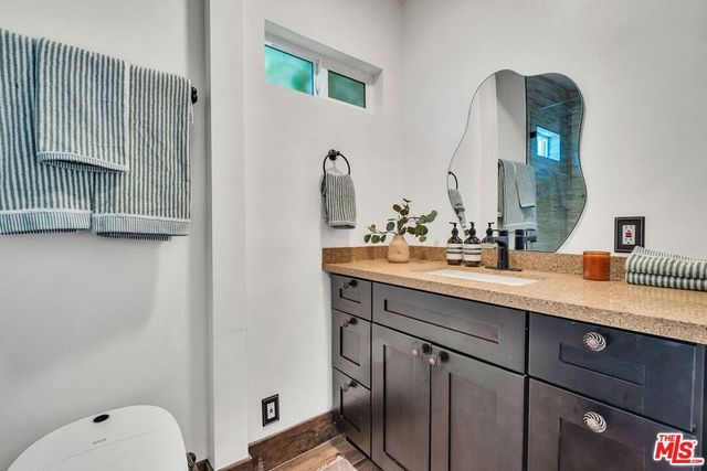 10405 Hillhaven Avenue, Los Angeles, CA 91042