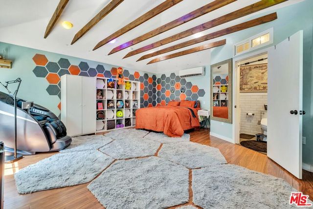 10405 Hillhaven Avenue, Los Angeles, CA 91042