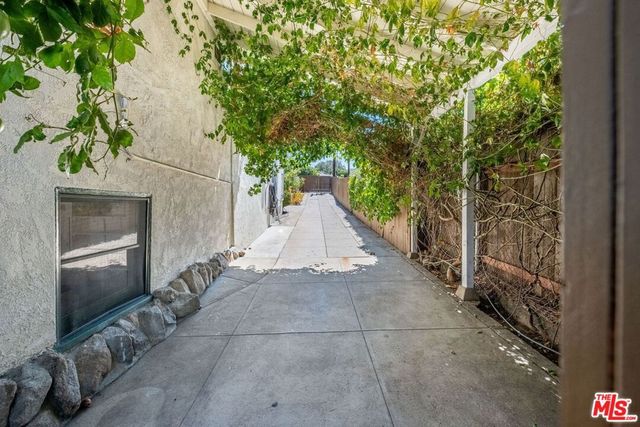 10405 Hillhaven Avenue, Los Angeles, CA 91042