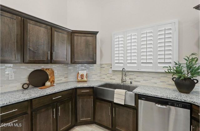 128 Loma Parda Trail, Sunland Park, NM 88063
