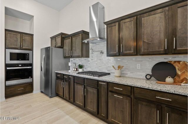 128 Loma Parda Trail, Sunland Park, NM 88063