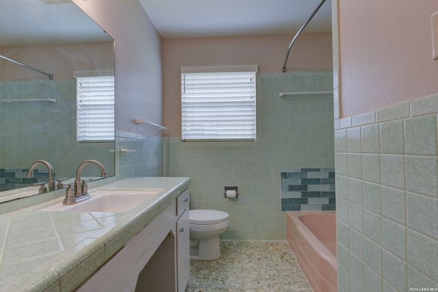 214 OAKLANE DR, Universal City, TX 78148