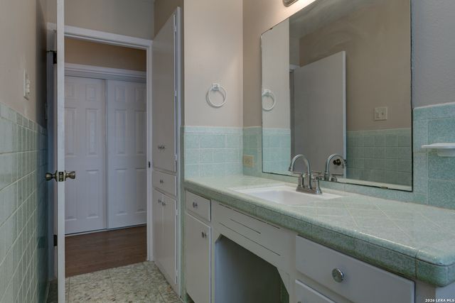 214 OAKLANE DR, Universal City, TX 78148