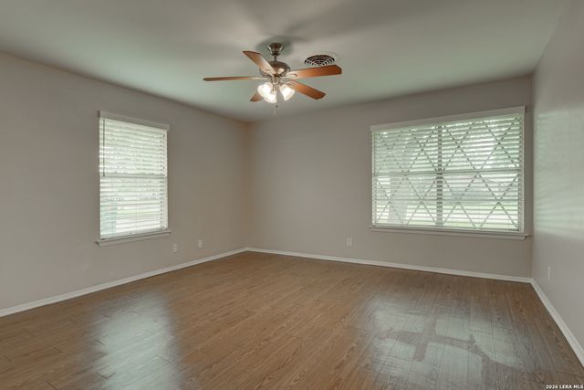 214 OAKLANE DR, Universal City, TX 78148