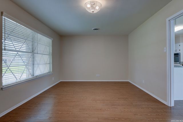 214 OAKLANE DR, Universal City, TX 78148