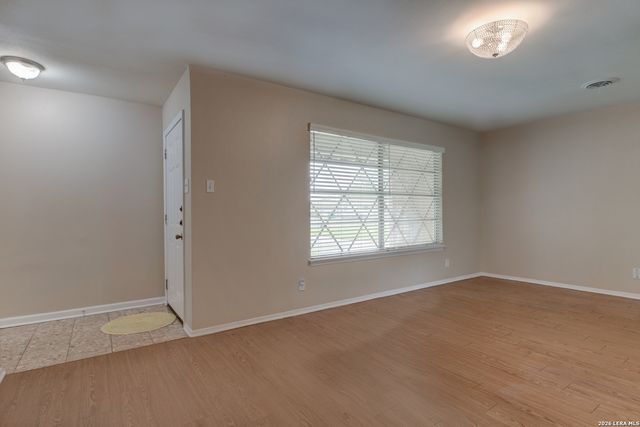 214 OAKLANE DR, Universal City, TX 78148