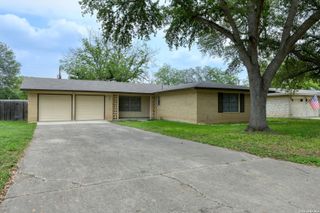 214 OAKLANE DR, Universal City, TX 78148