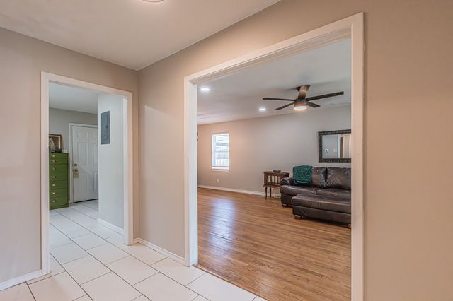 3520 Loganwood Drive, Dallas, TX 75227