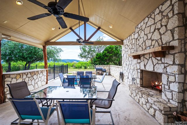 72 Mountain Laurel, Concan, TX 78838