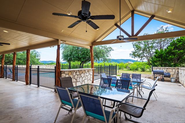 72 Mountain Laurel, Concan, TX 78838