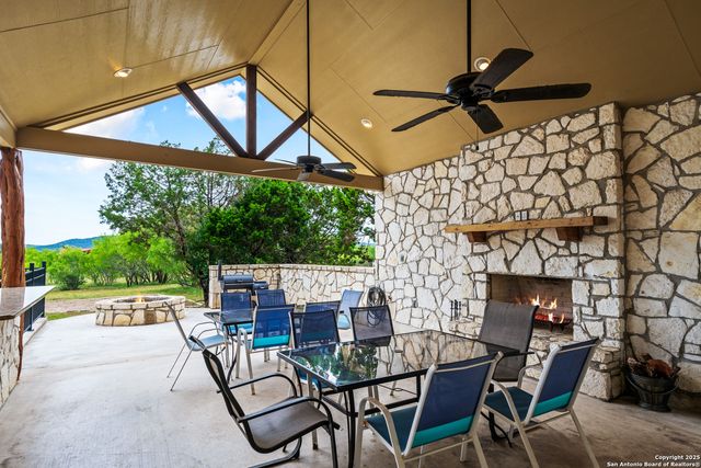 72 Mountain Laurel, Concan, TX 78838