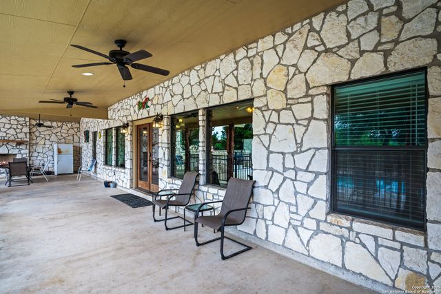 72 Mountain Laurel, Concan, TX 78838