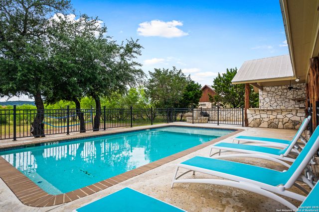 72 Mountain Laurel, Concan, TX 78838