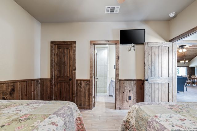 72 Mountain Laurel, Concan, TX 78838