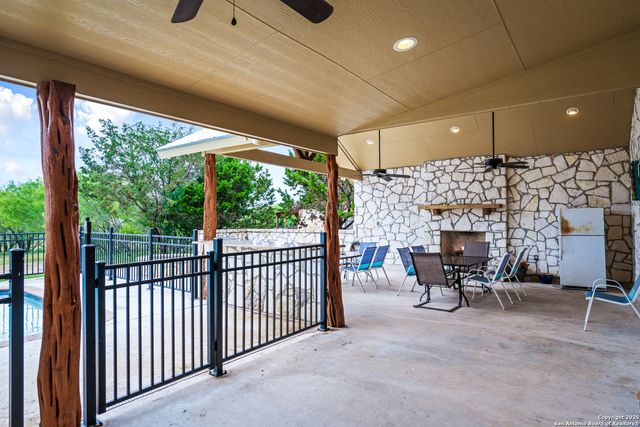 72 Mountain Laurel, Concan, TX 78838