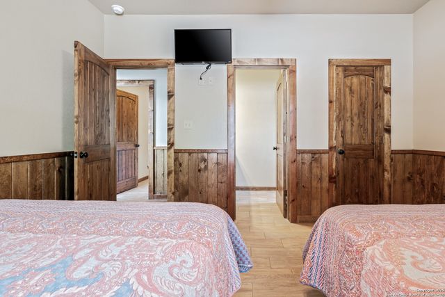 72 Mountain Laurel, Concan, TX 78838