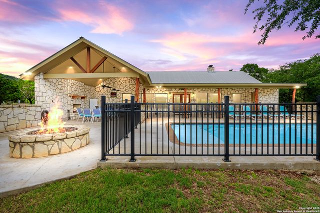 72 Mountain Laurel, Concan, TX 78838