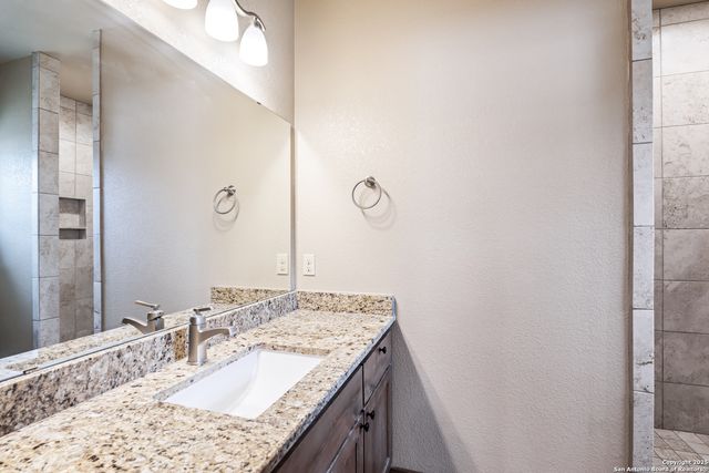 72 Mountain Laurel, Concan, TX 78838