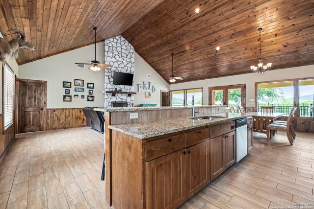 72 Mountain Laurel, Concan, TX 78838