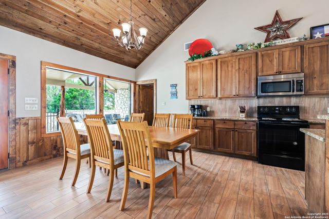 72 Mountain Laurel, Concan, TX 78838