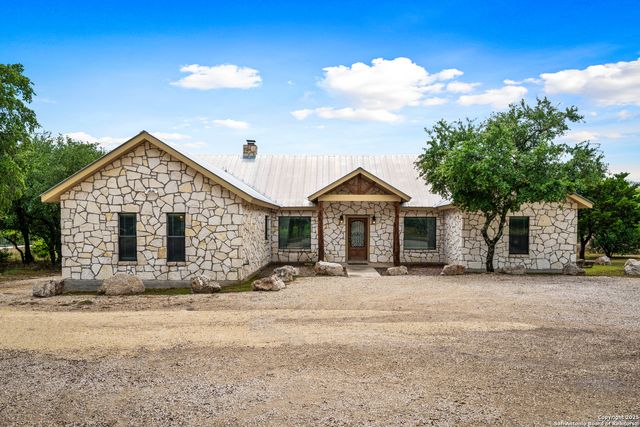 72 Mountain Laurel, Concan, TX 78838