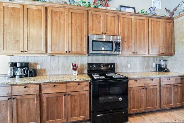 72 Mountain Laurel, Concan, TX 78838