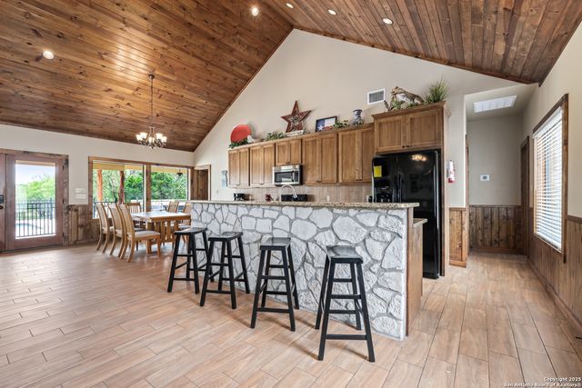 72 Mountain Laurel, Concan, TX 78838