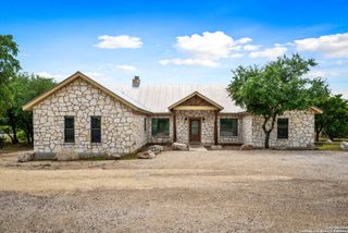 72 Mountain Laurel, Concan, TX 78838