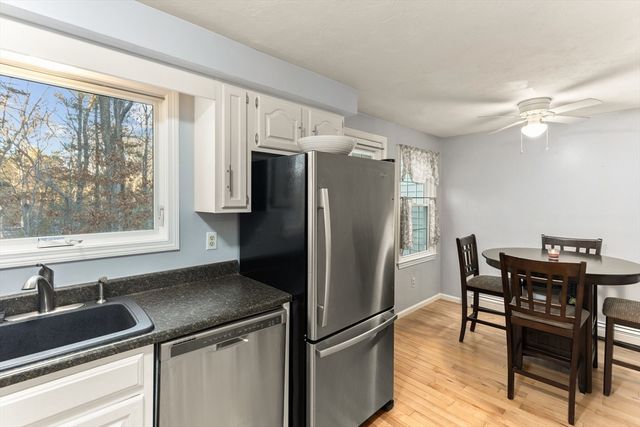 8 Spruce Tree Ln 28, Norton, MA 02766