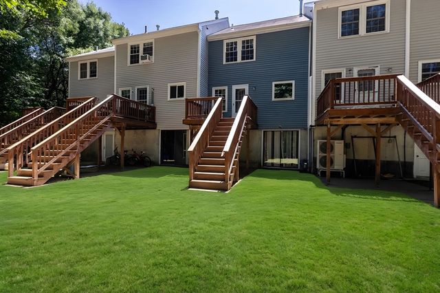 8 Spruce Tree Ln 28, Norton, MA 02766