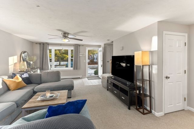 8 Spruce Tree Ln 28, Norton, MA 02766