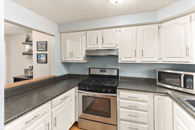 8 Spruce Tree Ln 28, Norton, MA 02766