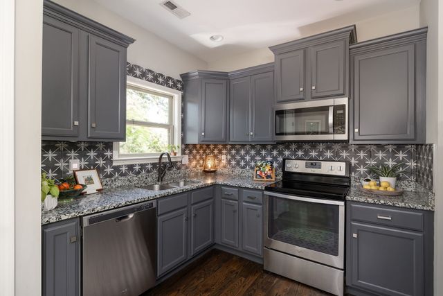 7113 Rusty Dr, Fairview, TN 37062