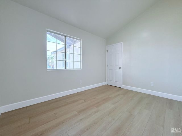 5218 Skeldale Court, Bakersfield, CA 93307