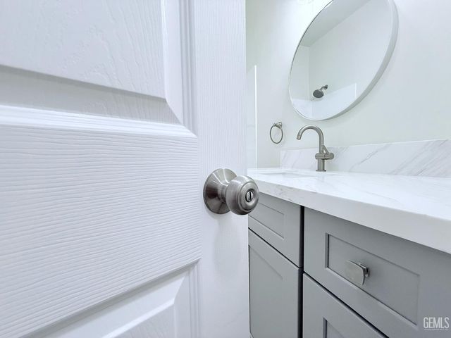 5218 Skeldale Court, Bakersfield, CA 93307