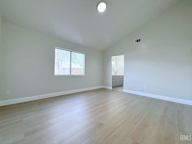 5218 Skeldale Court, Bakersfield, CA 93307