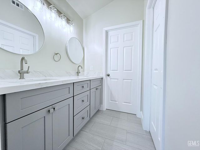 5218 Skeldale Court, Bakersfield, CA 93307