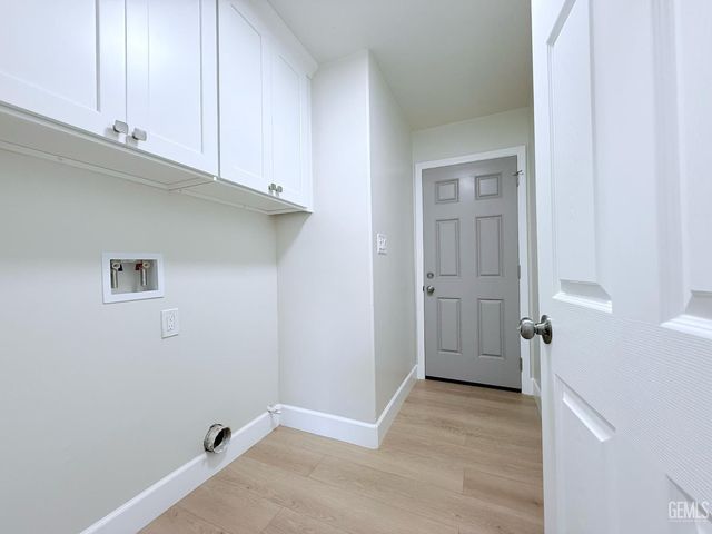 5218 Skeldale Court, Bakersfield, CA 93307