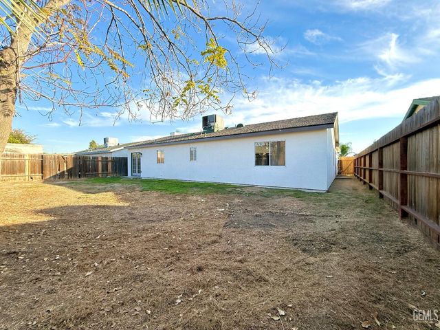 5218 Skeldale Court, Bakersfield, CA 93307