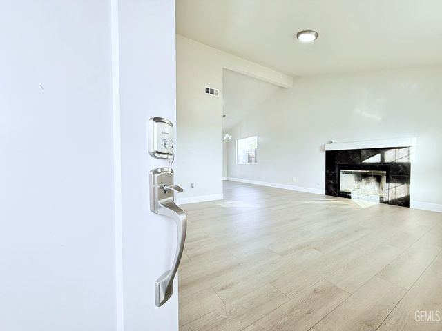 5218 Skeldale Court, Bakersfield, CA 93307