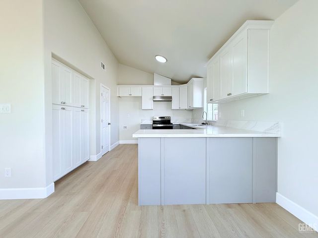 5218 Skeldale Court, Bakersfield, CA 93307