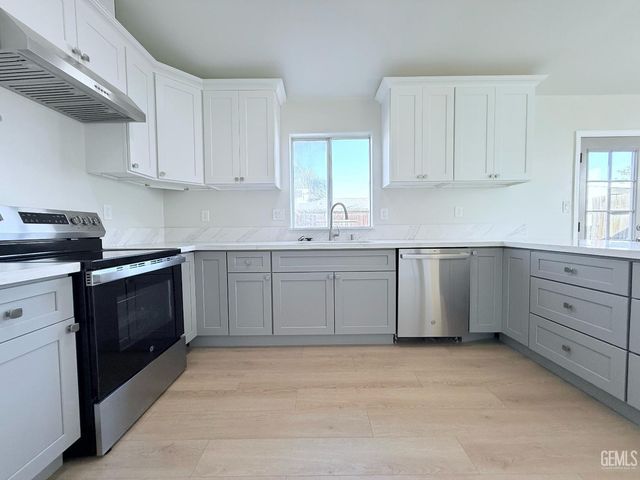 5218 Skeldale Court, Bakersfield, CA 93307