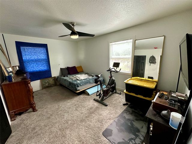 809 Knob Hill Drive Drive, Des Moines, IA 50317