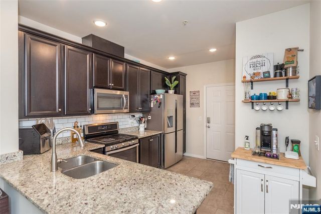 114 Wesmont Drive 4006, Wood Ridge, NJ 07075