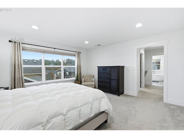 14985 Se NORTHERN HEIGHTS Dr, Happy Valley, OR 97086