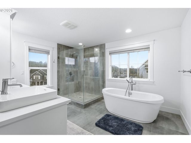 14985 Se NORTHERN HEIGHTS Dr, Happy Valley, OR 97086