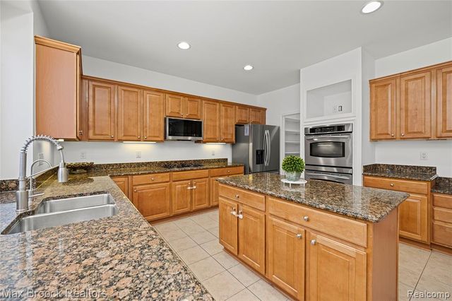 6901 Reed Court, West Bloomfield, MI 48322